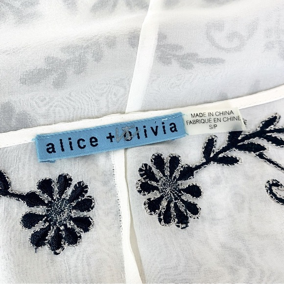 Alice + Olivia Blue/White Preston Embroidered Long Sleeve Peasant Top Size S - Picture 6 of 9